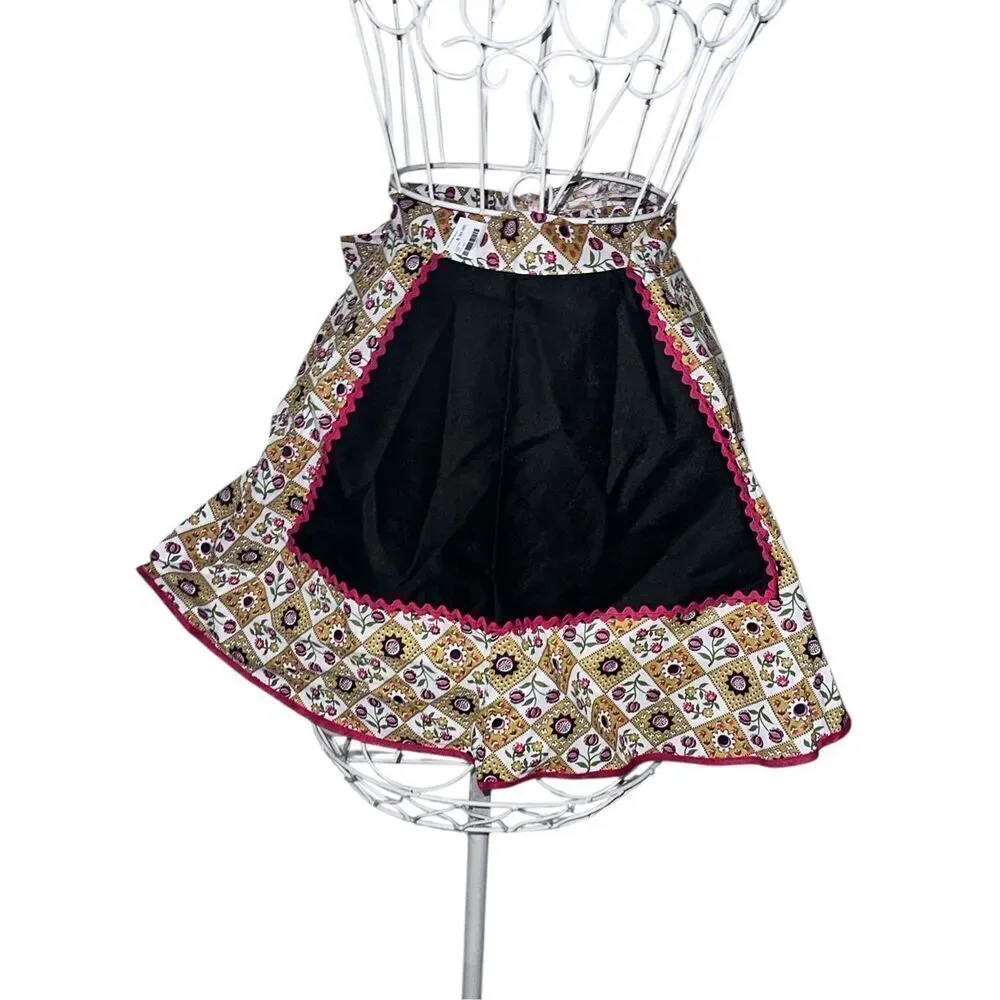 NEW WITH TAGS Womens Half VINTAGE Apron Handmade in an Alluring Retro Style Pock
